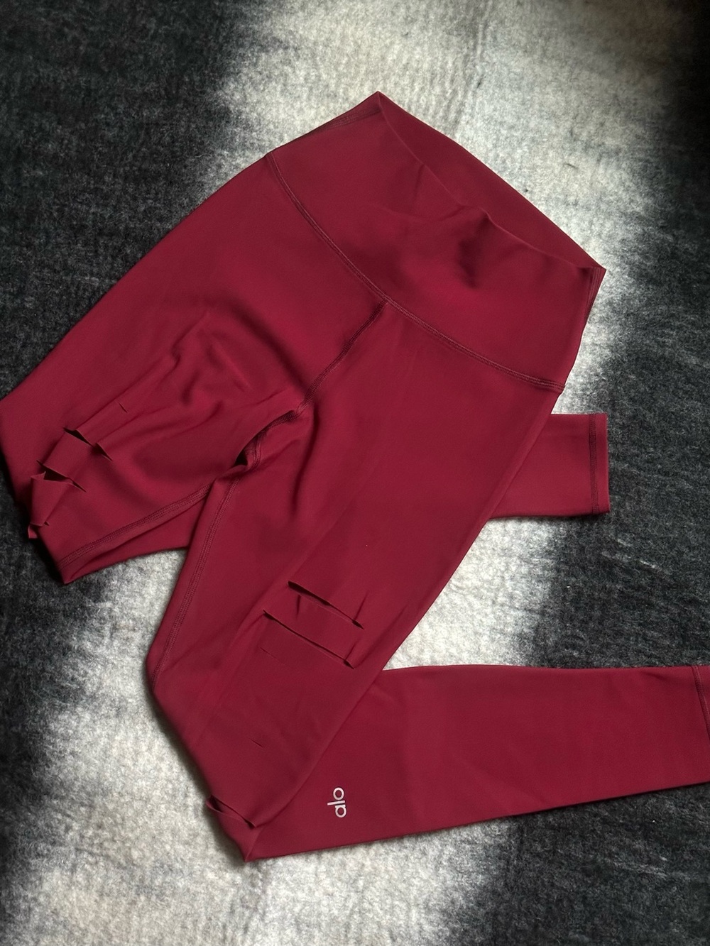 ALO Yoga Ripped Warrior High-Rise Slash Cut Leggings in Burgundy Red - S